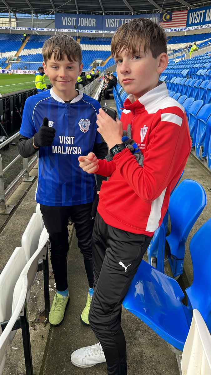Great to see Luke out in <a href="/AcNeath/">Neath Harriers AC</a> vest again . Helping his team gain points. Rebuilding and dealing with <a href="/CrohnsColitisUK/">Crohn's & Colitis UK</a> #Resilience #IBDsuperheroes #MentalHealthMatters then a visit to <a href="/CCFC_Foundation/">Cardiff City FC Community Foundation</a> to watch against <a href="/NorwichCityFC/">Norwich City FC</a> . 🏃🏻‍♂️👏🏻