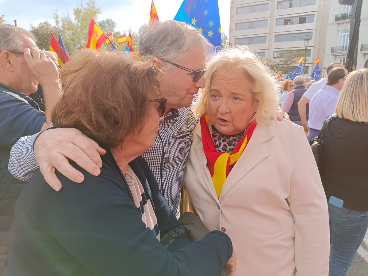 fargente's tweet photo. Con la concejala María José Ferrer Sansegundo, proponiendo que la Alquería de la Calle Asturias, sea un Centro Social y sede de la Asociación de Vecinos de Penyaroja https://t.co/PhoviTZRr1
