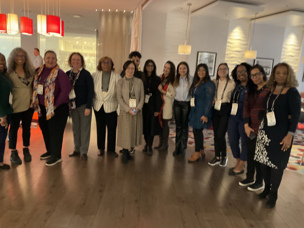 laurabaquedano's tweet photo. Fantástica reunión con la organización World Women in Neuroscience 🫶☺️🧠@WorldWomenNeuro https://t.co/KN29J06VZS