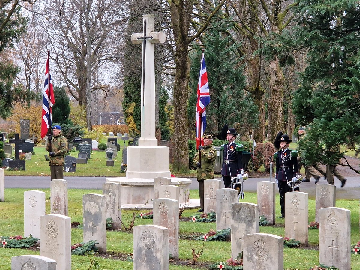 NGranholt's tweet photo. Thank you to everyone who joined us at Vestre Gravlund in Oslo today @UKinNorway @CWGC #LestWeForget #Remembrance https://t.co/XrBAwtY2nX