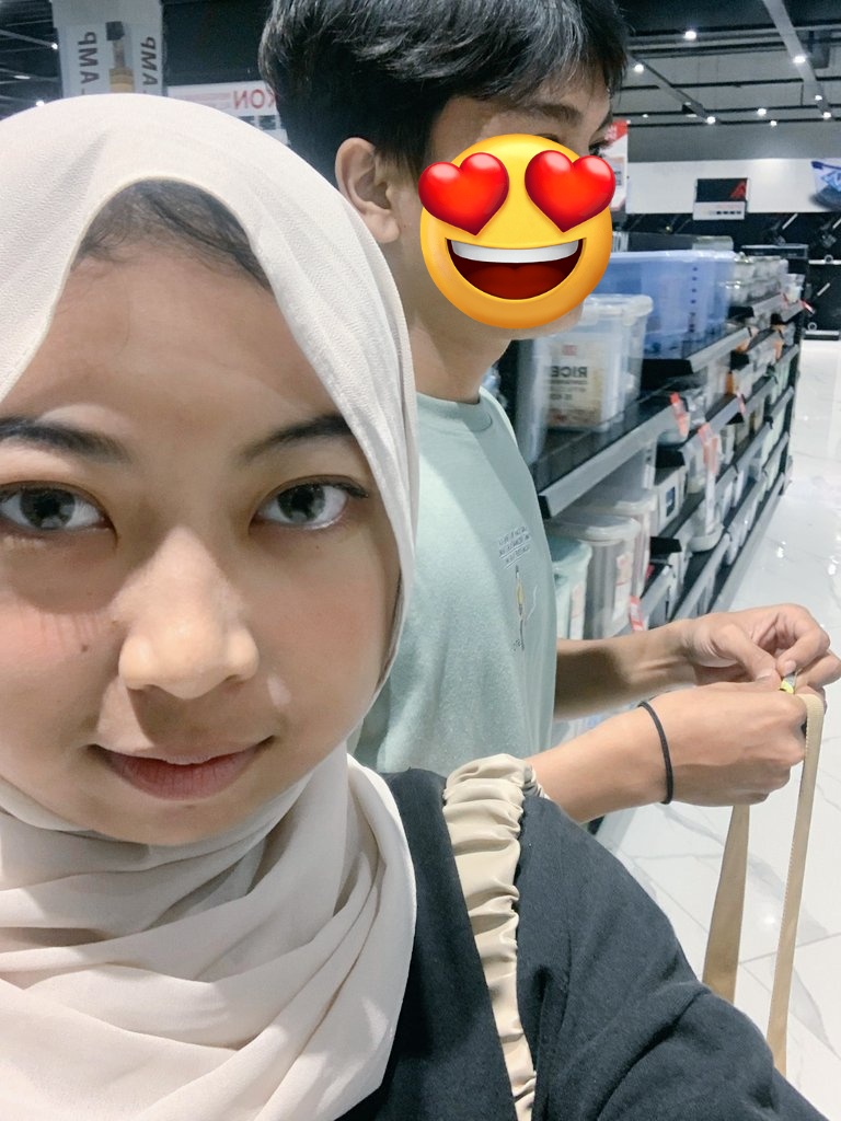 matchassimp's tweet photo. marvel date!! karna selera genre kita berbeza (horror≠fiction) jd harus extra bujuk bujang satu ini buat nemenin nonton hihi https://t.co/9g8OPemcnJ
