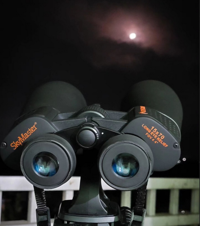 Patience pays off for astronomers! Shruti Hamilpurkar (@shruti_h_photography) waited out the patchy clouds until she caught a view of the Moon through her SkyMaster binoculars 🌑 📸 Tag us in your #CelestronUniverse posts for a chance to be featured on our pages!