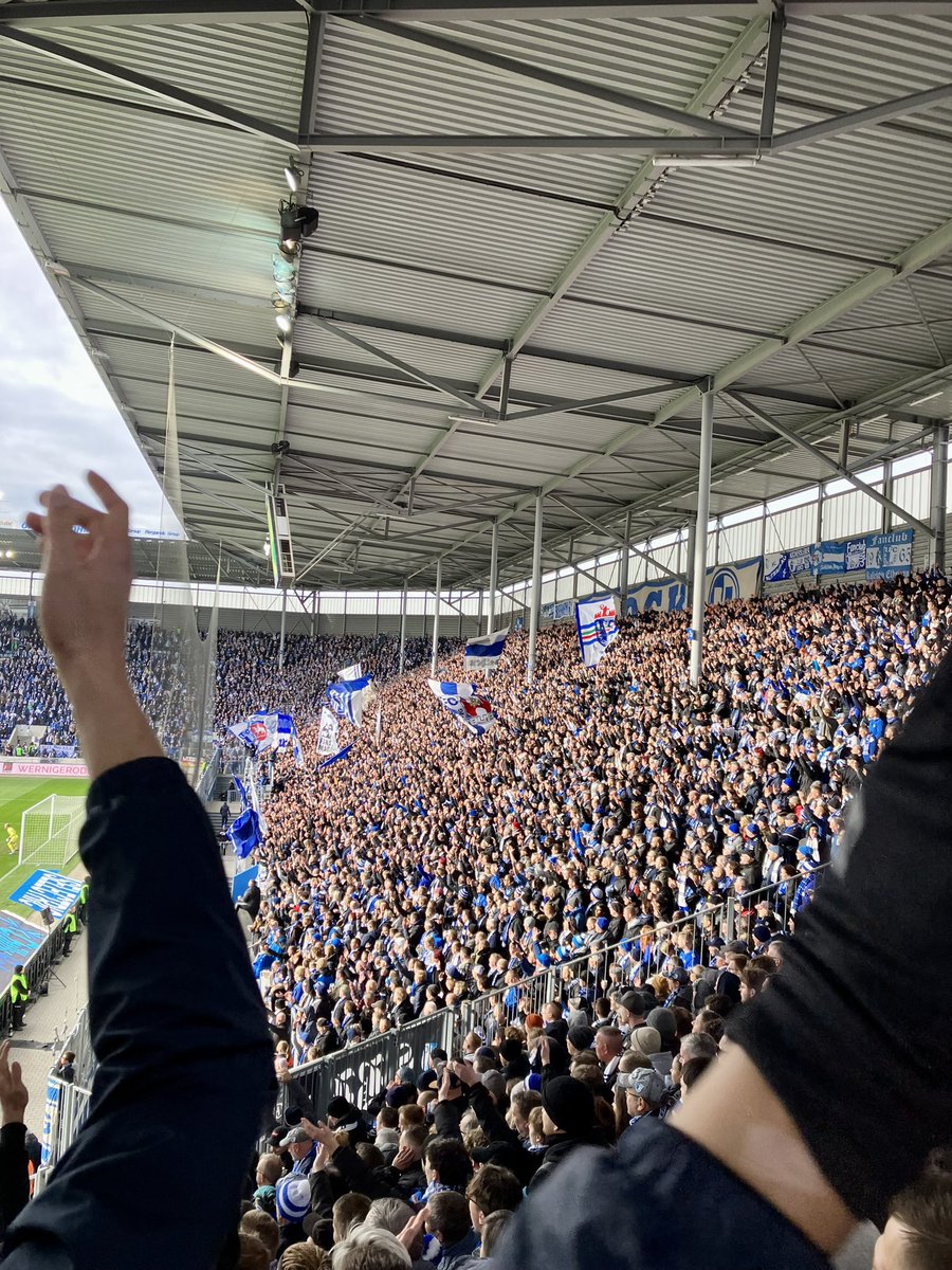 CoraLandshuter's tweet photo. Wer liebt … #einmalimmer #FCMFCH @1_FCM1965 @SektionTWFCM 💙🤍 https://t.co/s7zHyhBHM6