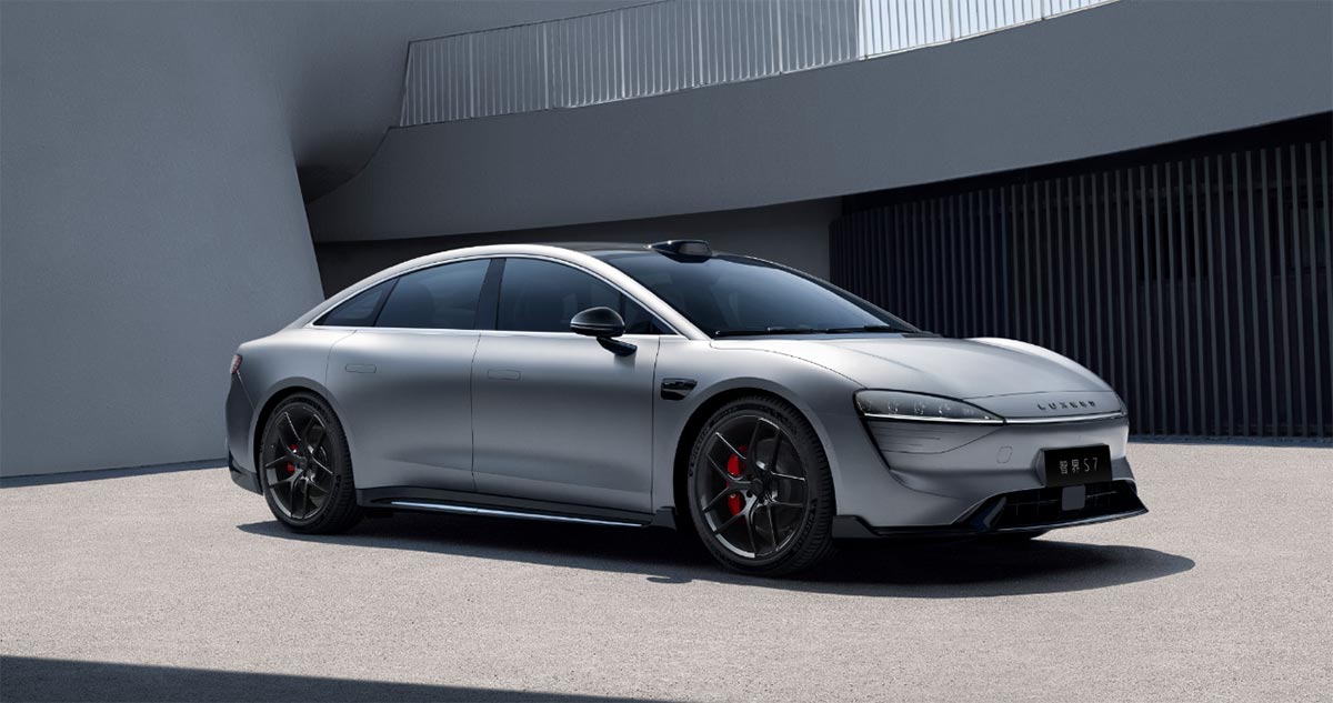 Oversteercafe's tweet image. Huawei have created a car called the Luxeed S7 and is set to rival the Tesla Model S. Not much has been revealed about this mysterious car, however, it's said that it'll have a top speed of 210km/h (Not as quick as the S). 

#tesla #teslamodels #OversteerCafe #automobilenews