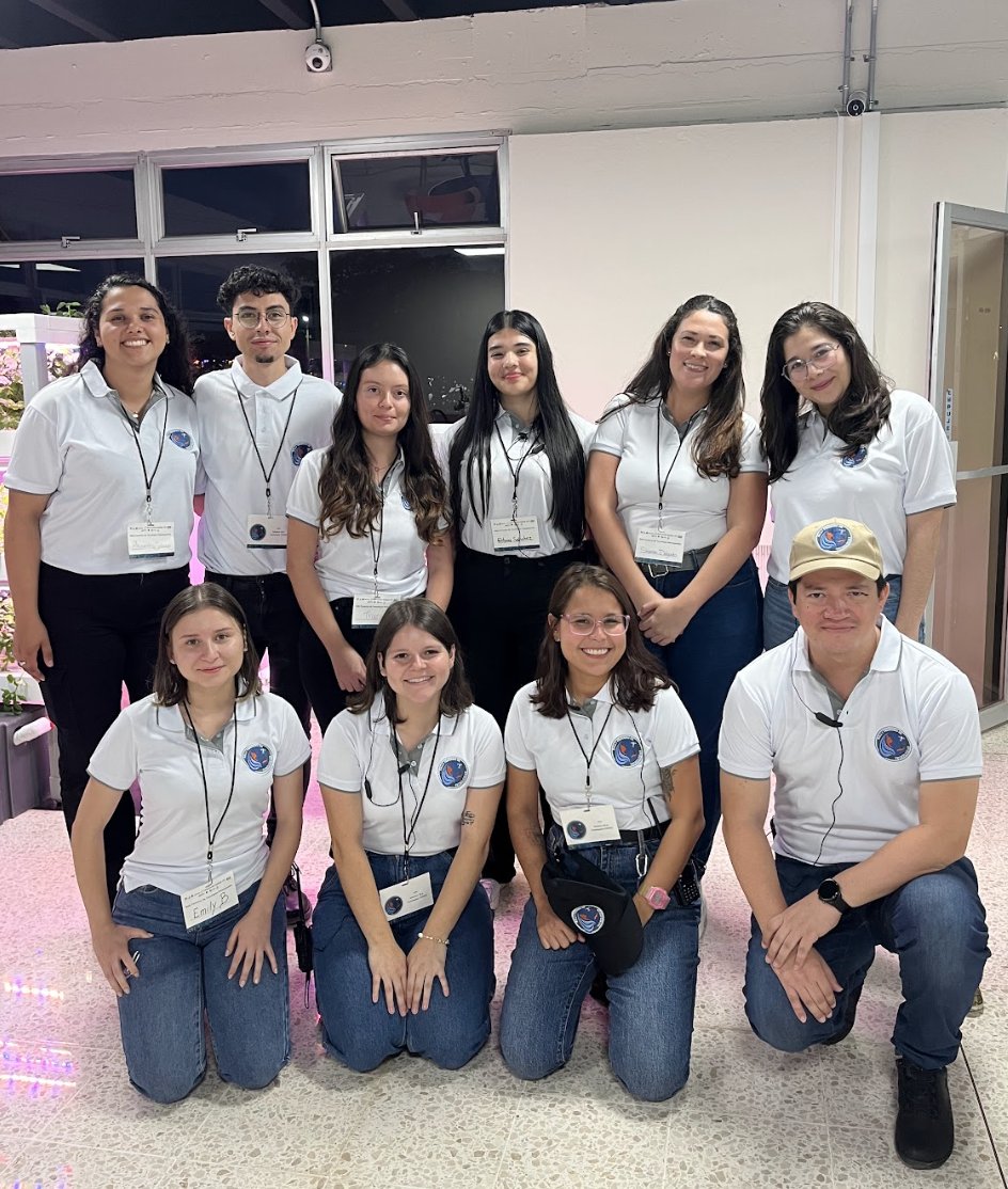 SERVIRGlobal's tweet image. The #RallyFemenino #GeospatialTechnology workshop involves peer mentors, referred to as "Madrinas" and "Madrinos" (Godmothers). The Godmothers are on call to support participants as they develop proposals for using geospatial technology for #ClimateResilience.
