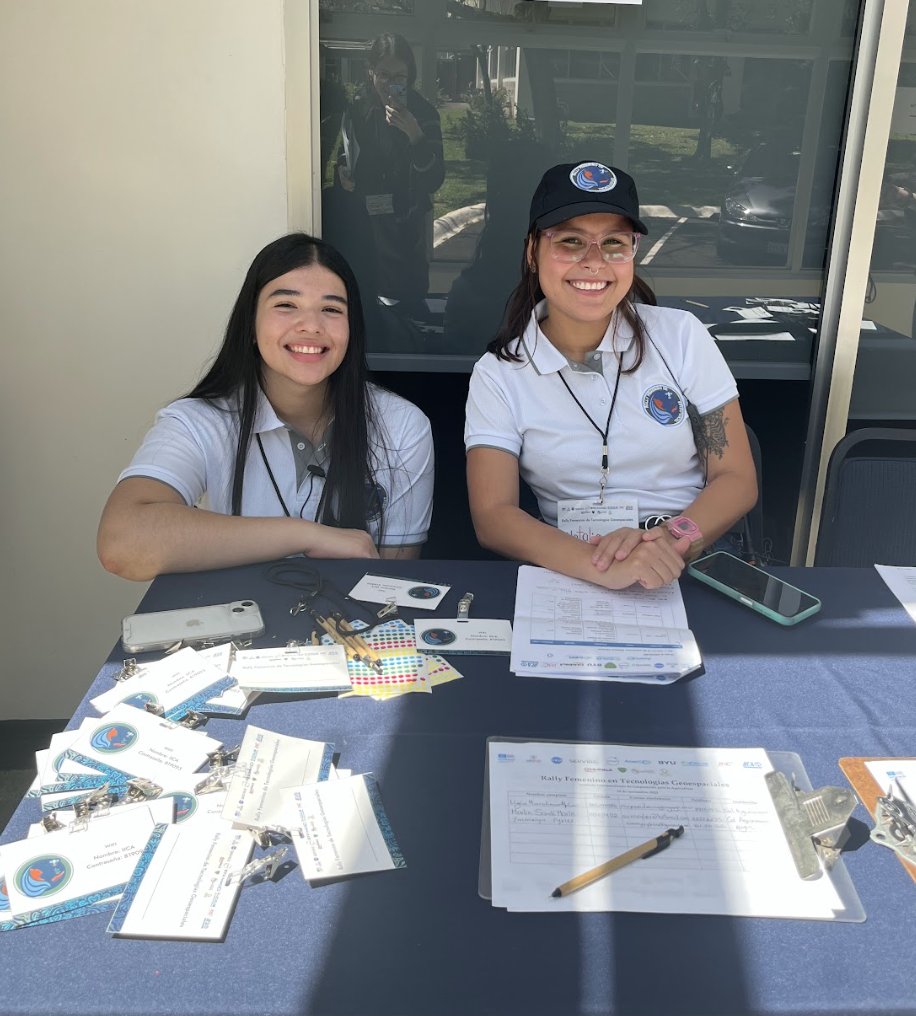 SERVIRGlobal's tweet image. The #RallyFemenino #GeospatialTechnology workshop involves peer mentors, referred to as "Madrinas" and "Madrinos" (Godmothers). The Godmothers are on call to support participants as they develop proposals for using geospatial technology for #ClimateResilience.