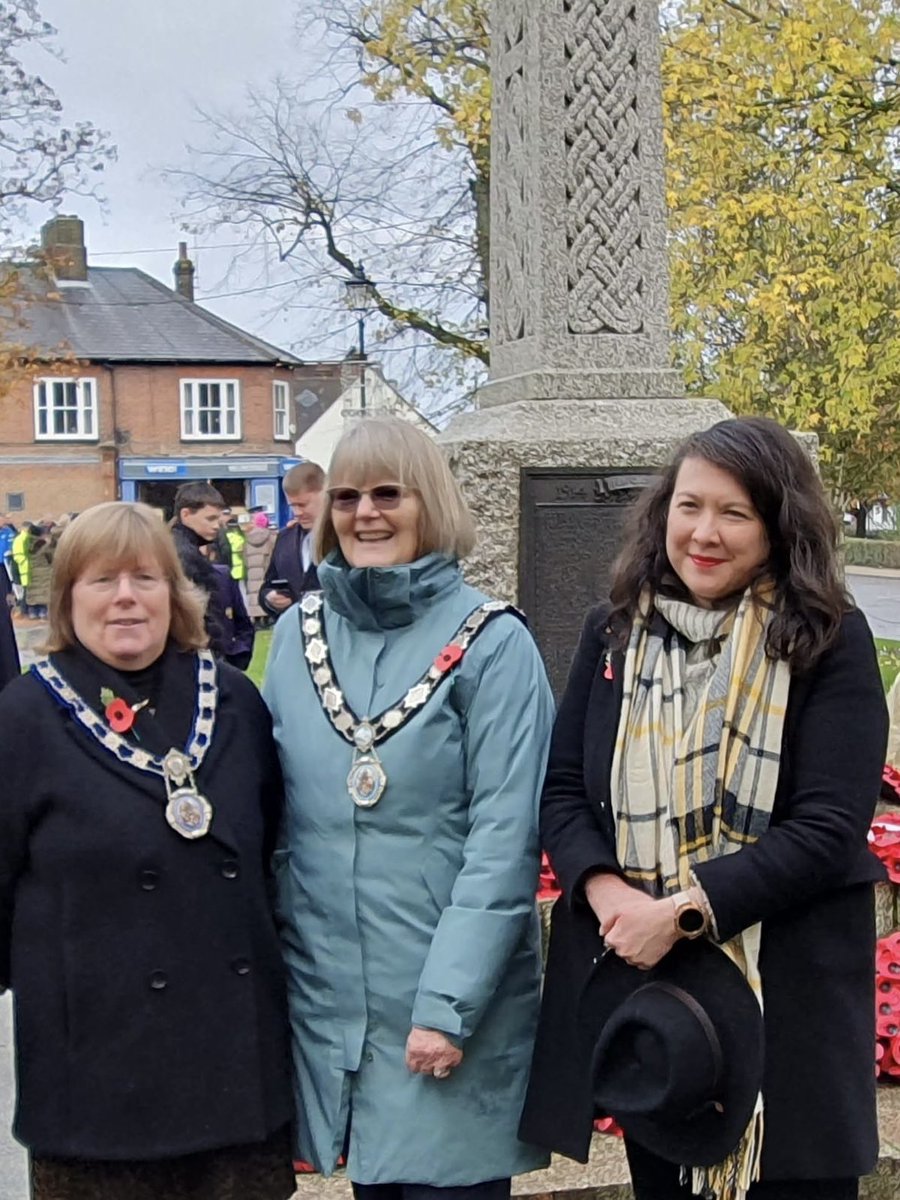 Thank you to the many hundreds who braved the cold and the rain in Harpenden this morning to show their respect and gratitude for those who have served our country Attending the ceremony were Mayor Fiona Gaskell, Deputy Mayor Pip Liver and Victoria Collins #RememberanceSunday