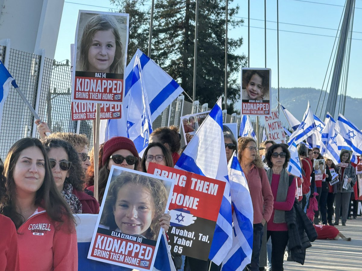UnxeptableD's tweet image. Women around the world call: Return our women, our boys and girls, our men and elderly, return our babies💔🇮🇱💔🇮🇱  

Silicon Valley, California 

#WomenUnitedforHumanity
#Prowoman
                          @NAAMATUSA
                 #bringThemHomeNow #freeOurKids_il @BonotAlt