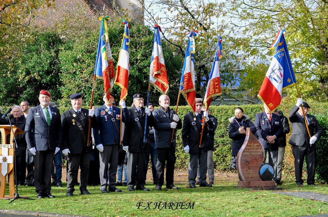 fguegueniat's tweet photo. Un #11novembre2023 à @EpronRadio avec des stagiaires de la #PMM @MarineNationale des jeunes des écoles et les élèves musiciens du Lycée Malherbe @ac_normandie @premarmanche @Armees_Gouv @antoinecasini1 @SF_Siege https://t.co/tnnHbGLGBG