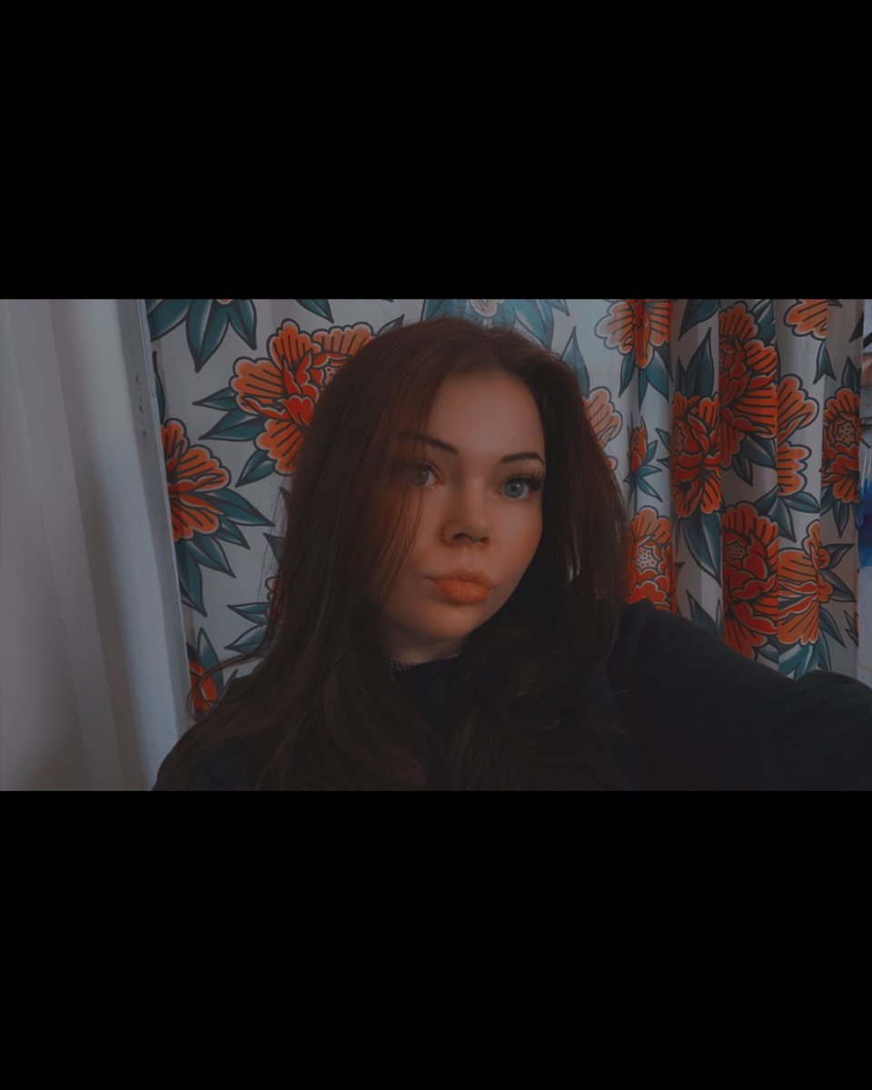 kaylaclif_'s tweet photo. caught a glimpse of someone i knew https://t.co/ZXF8jd8mCK