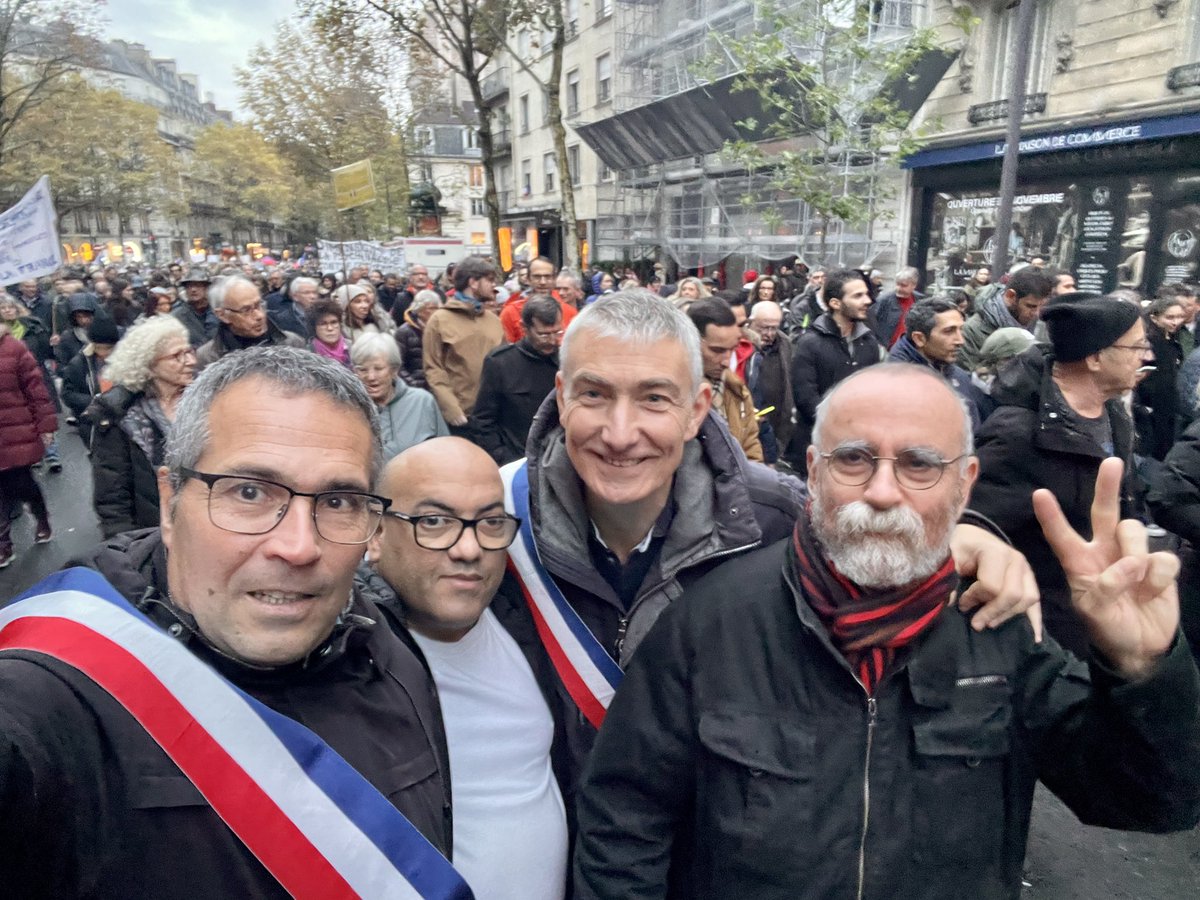 Au cœur d’une foule immense rassemblée à #Paris contre l’#antisémitisme ! C’est ça notre #République ! #AntisemitismeCestNON #12novembre #BringThemBack #marchecontrelantisemistisme #BringThemHomeNow @ParisUrgence @MdpMouvement @BFMParis @France3Paris @afpfr