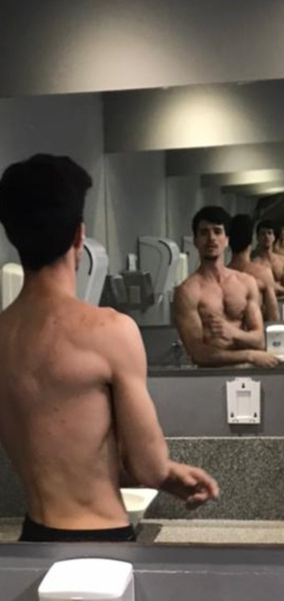 lil_tunicx's tweet photo. orgulho demais da minha evolução! bonito, gostoso e bilíngue. a meta agr é ficar rico https://t.co/br2bQo5pO9