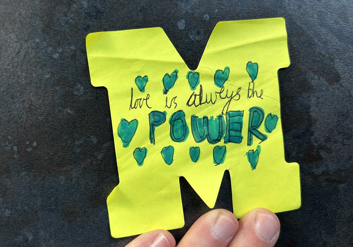 AimeeRobson4's tweet photo. Unexpected post-it note left for me from the seven year old on my work bag ๐๐ซ๐ฅฐ
#loveisalwaysthepower
#futurecitizen https://t.co/SBE8JVZaFA