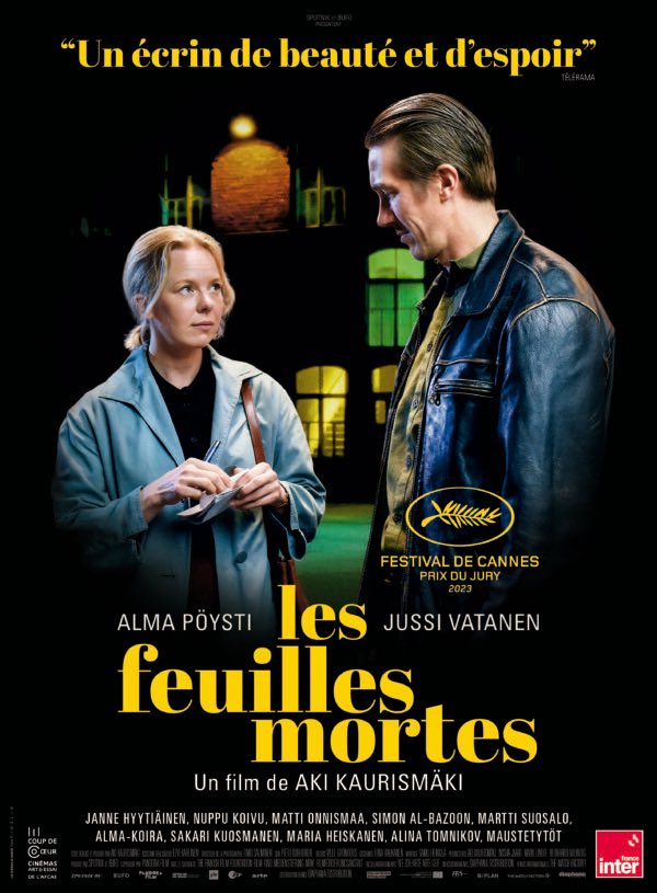 #LesFeuillesMortes est ce film rempli de tendresse, d’amour et d’espoir dans un monde où la guerre fait la une des actualités et que la précarité ne cesse de grandir. 

Pourtant, malgré la noirceur de ce monde, rien n’empêche l’amour de naître en rendant ce monde plus doux