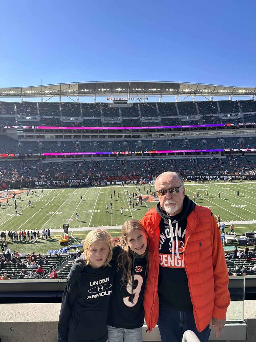 heyemilyo's tweet photo. #rulethejungle

First time visit to Paycor Stadium and it’s looking like a beautiful day to beat some Texans! Thanks Pop-Pop! https://t.co/s0WflVamKH