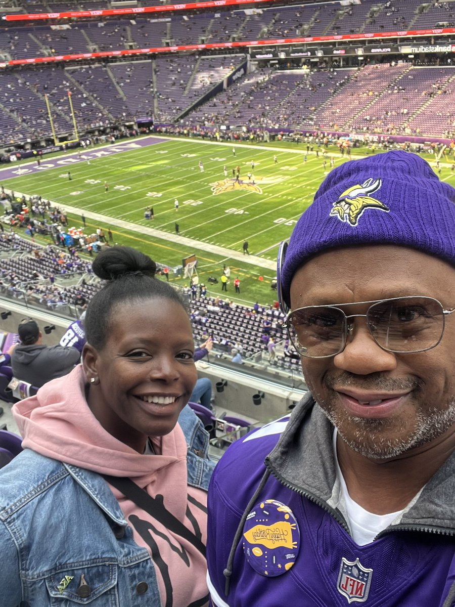 CeeColeman3's tweet photo. We are here…happy birthday babe! Thank you veterans for your service…I give a special shout out to my sister-in-law #SkolSalute https://t.co/l6HIx60d5K