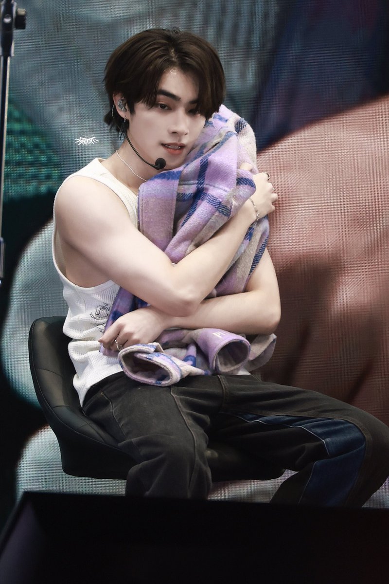 Longeyelash0808's tweet photo. 231108 On My Youth Guangzhou SC 

#肖俊  #XIAOJUN  #샤오쥔 
 #シャオジュン #肖德俊 #เซียวจวิ้น 
#NCT   #WayV #威神
#WayV_OnMyYouth_in_Guangzhou 
#WayV_OnMyYouth_遗憾效应 https://t.co/8cMVTJ3cD1