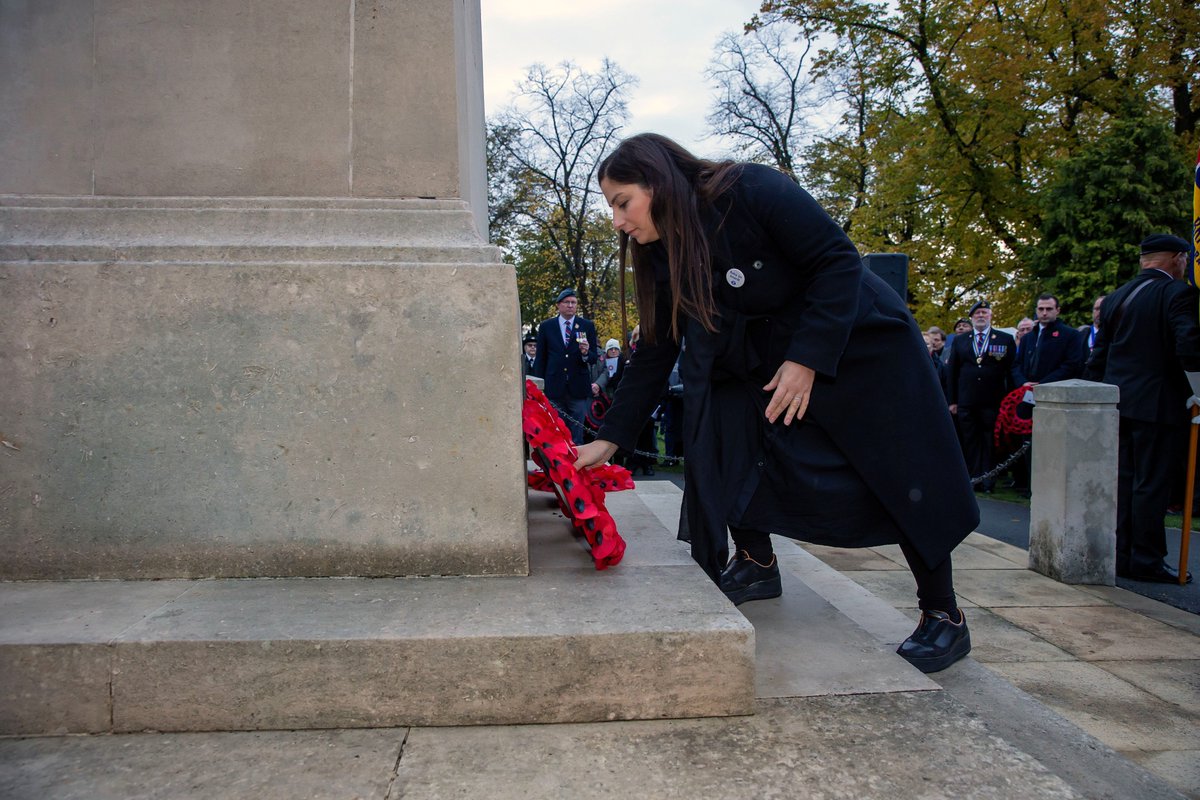 EnfieldCouncil's tweet photo. Services, parades and wreath laying to mark Remembrance Sunday took place in Enfield Town, Edmonton Green and Southgate today.
We remember the service and sacrifice of all those who have defended our freedoms and protected our way of life. #RemembranceSunday #PoppyAppeal https://t.co/8gQ5ZepMkX