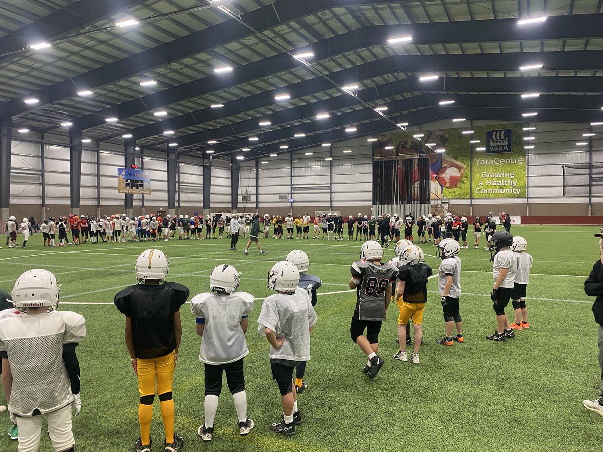 bjizzle56's tweet photo. 1st practice in the book for @SaskSelectsFB, next practice in a couple hours… love coaching the kids up… #SaskSelects #YaraCentre #MooseJaw https://t.co/jLfYy8gkie