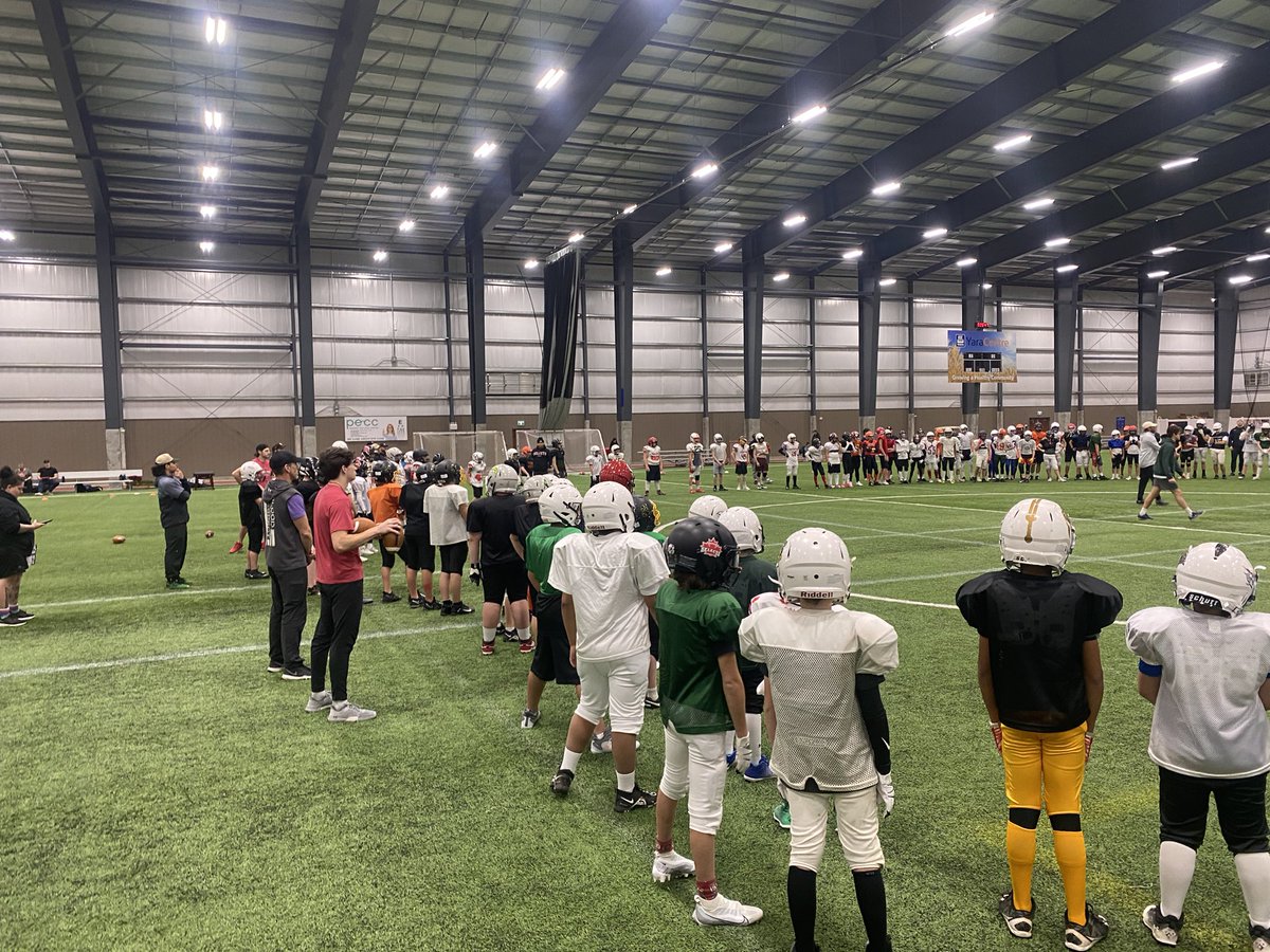 bjizzle56's tweet photo. 1st practice in the book for @SaskSelectsFB, next practice in a couple hours… love coaching the kids up… #SaskSelects #YaraCentre #MooseJaw https://t.co/jLfYy8gkie
