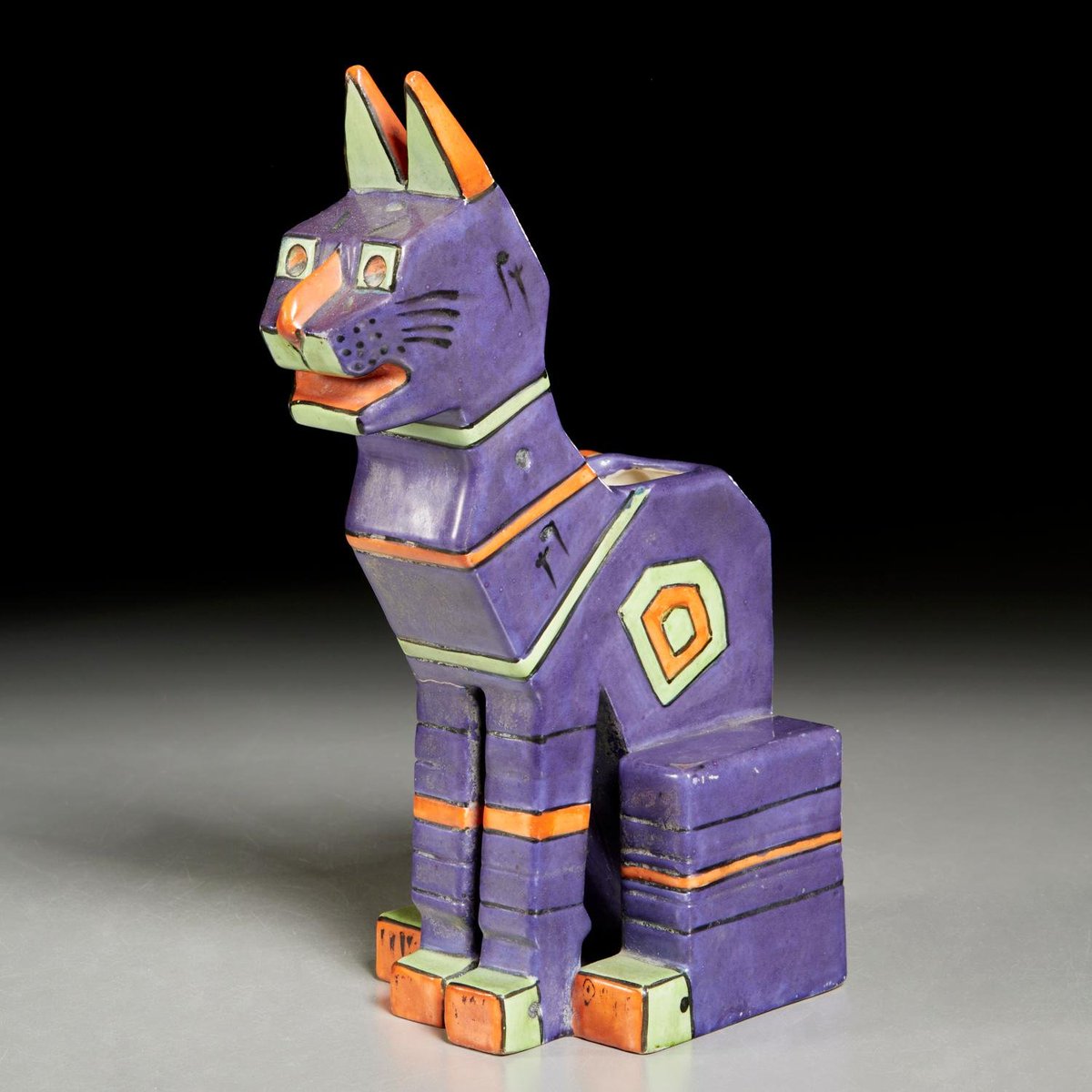 LouisWainBot's tweet photo. 'Futurist Cat Vase' https://t.co/sHElFVQnmv