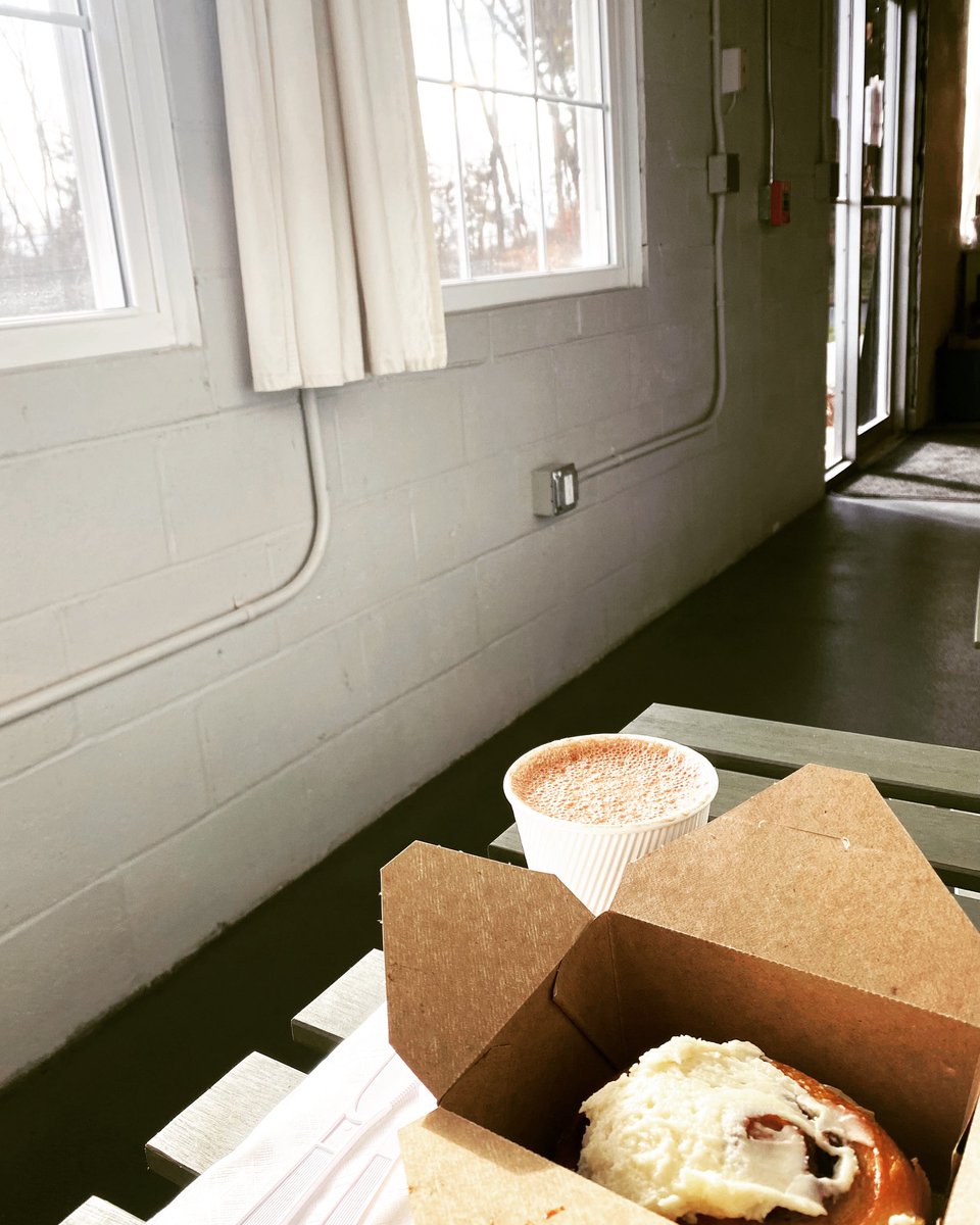 A rare solo bakery moment. An hour to myself on a Sunday with a hot chocolate and cinnamon bun = total bliss. #sundays #bakerylove