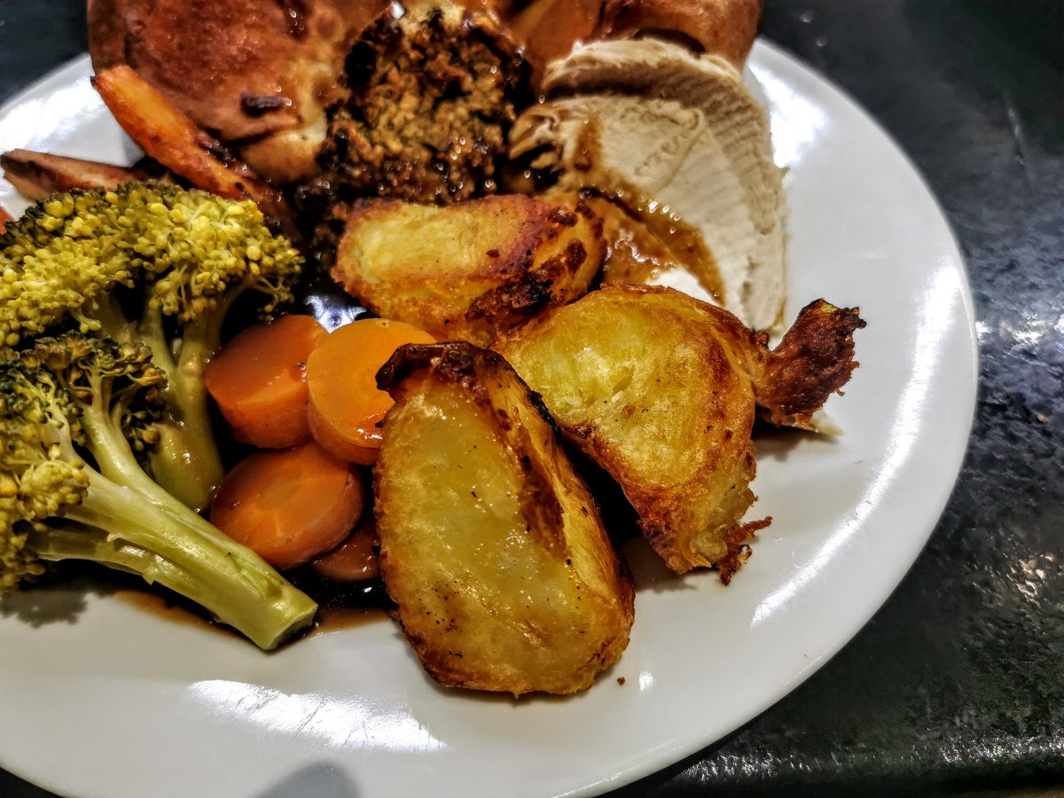 Winner, Winner, chicken dinner..
Added more gravy post photo! 🙈

#roastpotatoes were incredible today.. And I've leftovers for tomorrow's lunch! 🥳🥳🥳