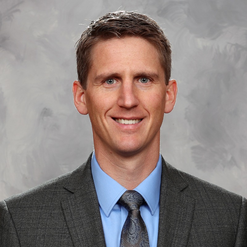 EdmontonOilers's tweet photo. The #Oilers hire Kris Knoblauch as head coach. Knoblauch was in his fifth season as bench boss of @TheAHL Hartford Wolfpack &amp; spent two seasons as an assistant coach with the Flyers after guiding the Erie Otters to the @OHLHockey championship in 2017.

📰 https://t.co/yZaNRVi3Qj