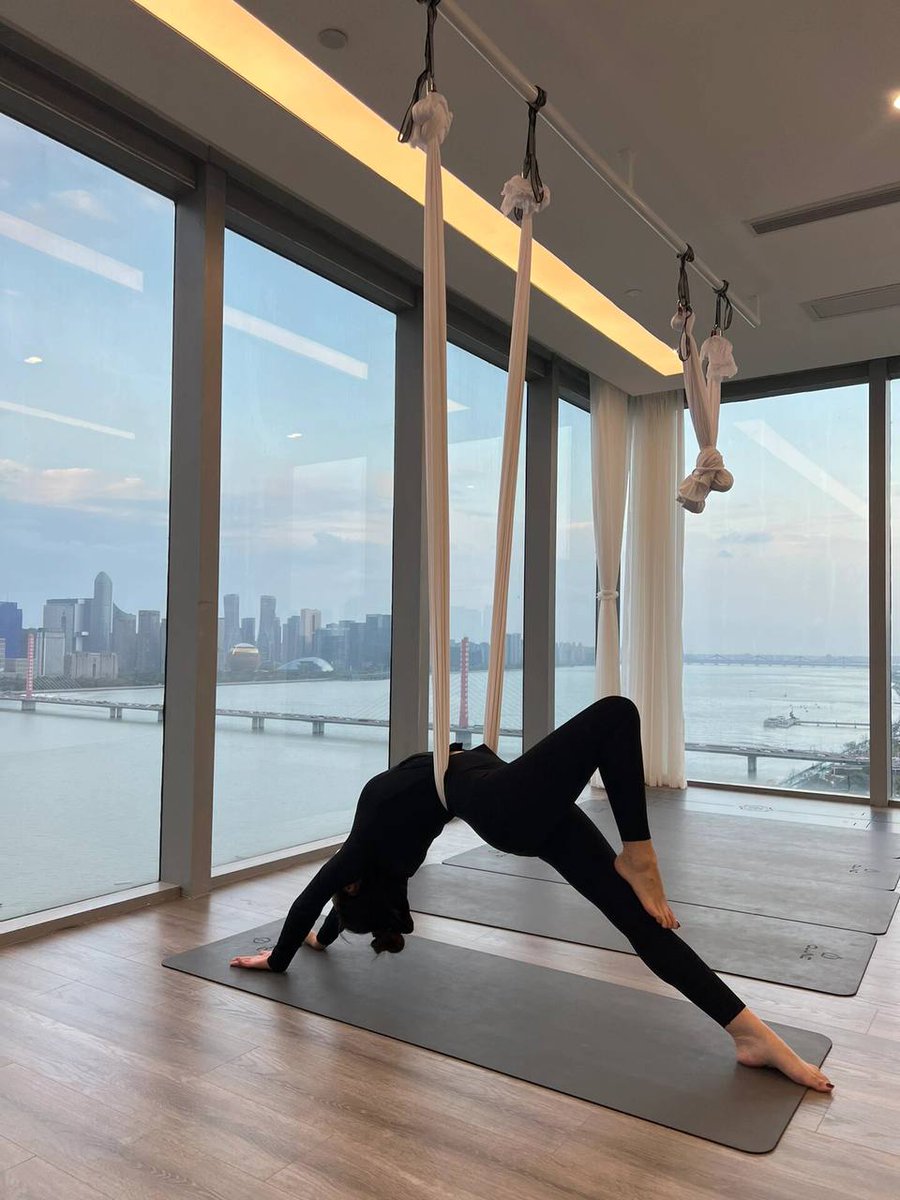 Yoga practice is like cleaning the body
Clears muscle tension
Clear emotional stress
Clear your inner uneasiness
Cleaning up again and again~
Harvest yourself into becoming more and more relaxed and comfortable