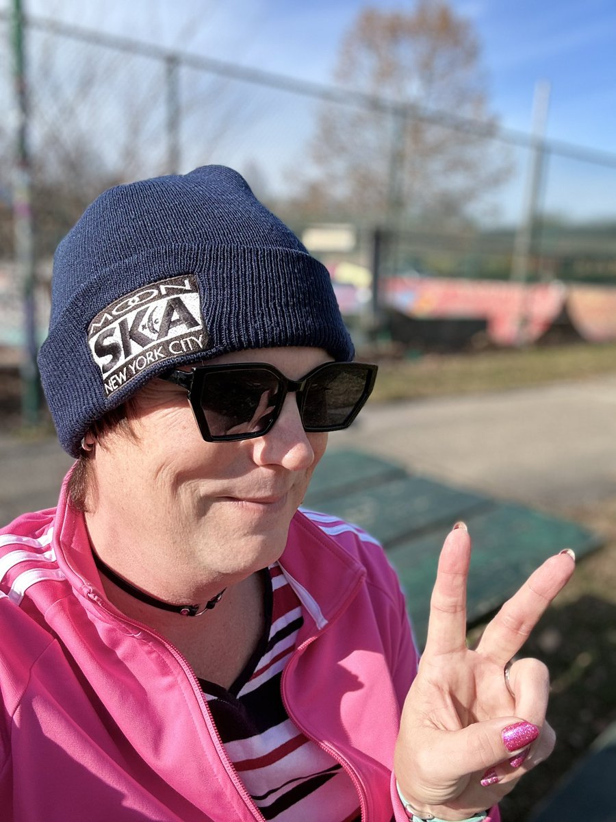 AtomicBombGrrl's tweet photo. Here’s some effin positivity for ya
This girl just walked(.88mi) to the party store for the first time since she broke her ankle 2 months ago. Stopped and watched the skater boys at the park and bonus gender affirming stranger encounter 

I’m pooped, time for rum and a smoke https://t.co/kZoaEuY55t