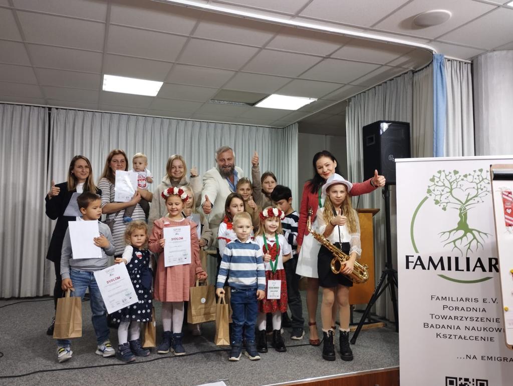 InstytutIRJP's tweet photo. #Fryburg🇩🇪🇵🇱 @JanowiakJacek na III Międzynarodowej Konferencji naukowej #Familiaris:
✅Udział w panelu „Wartości j. polskiego jako języka ojczystego oraz promocja j. polskiego jako ojczystego wśród Polonii i Polaków za granicą"
✅Wręczenie dyplomów w konkursie „Emi i Gracji” https://t.co/dIJT8VvuRs