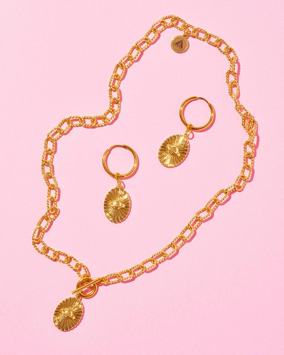 ONLYCHILDLONDON's tweet photo. Shop Our Jewellery Sets Online at https://t.co/aa9wGB8v2S 💘 
.
.
.
.
.
.
.
. 
#handmadejewellery #shopsmallfirst #handmadenecklace #quartzcrystal #rainbow #figarochain #quartznecklace #layerednecklaces #madeinlondon #womenowned #onlychildlondon #independentbusiness #instajewelry https://t.co/xFtrmUuSUx