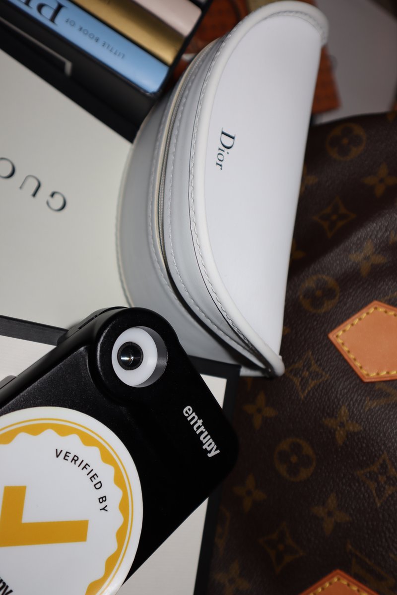 DesignsbyMADE's tweet image. Checked every single item that comes in before it goes out.  .
.
.
.
.
#entrupy #entrupyverification #authentication #Preloved #luxurygoods #nofakes #realbags #therealreal #authentic #authenticitems