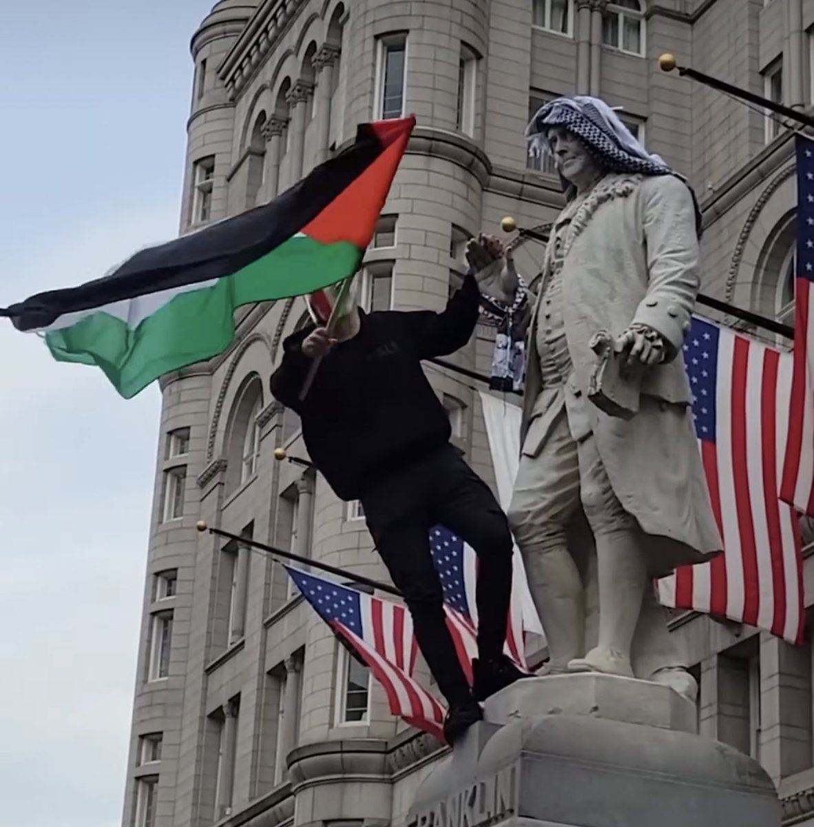 F-wKKXfWEAAN_hu?format=jpg&name=medium