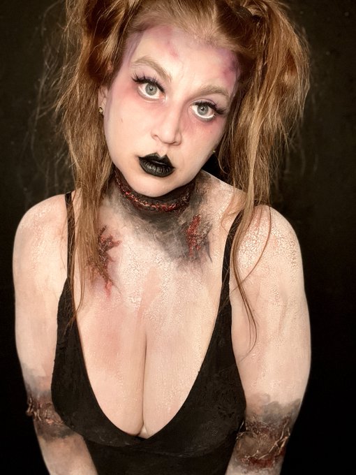 Tried out special effects make up on myself. First try at the living dead girl.  I love it. #sundayvibes<a href="/tag/sundayvibes"class="tags"><span>#sundayvibes</span></a><a href="/tag/fxmakeup"class="tags"><span>#fxmakeup</span></a><a href="/tag/horrorart"class="tags"><span>#horrorart</span></a><a href="/tag/livingdeadgirl"class="tags"><span>#livingdeadgirl</span></a>