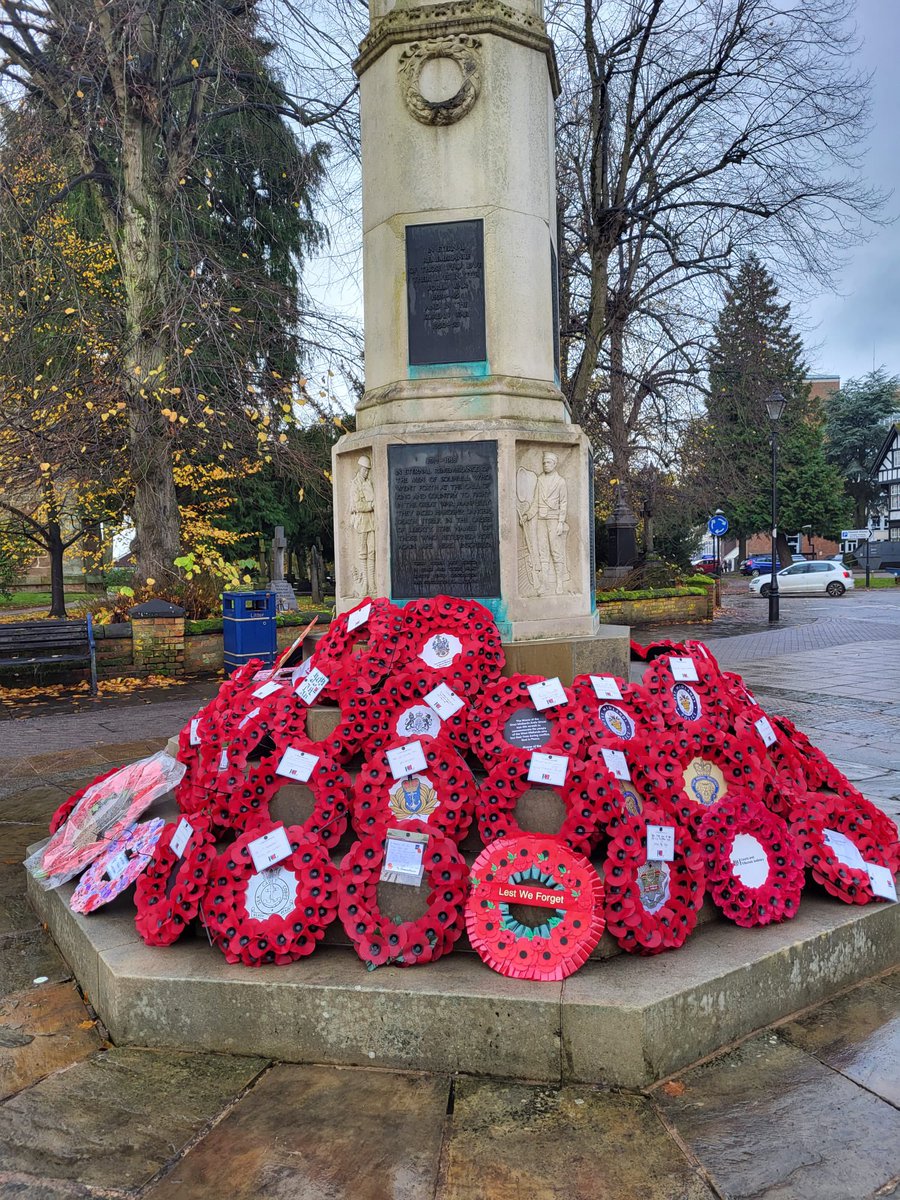 HMSForward's tweet image. Elsewhere in the #WestMidlands, Surgeon Commander Stuart Roberts paid his respects by representing the @RNReserve at a #Remembrance event in #Solihull. 

Here he is pictured alongside an old friend of HMS FORWARD, former Petty Officer Mal Teague.