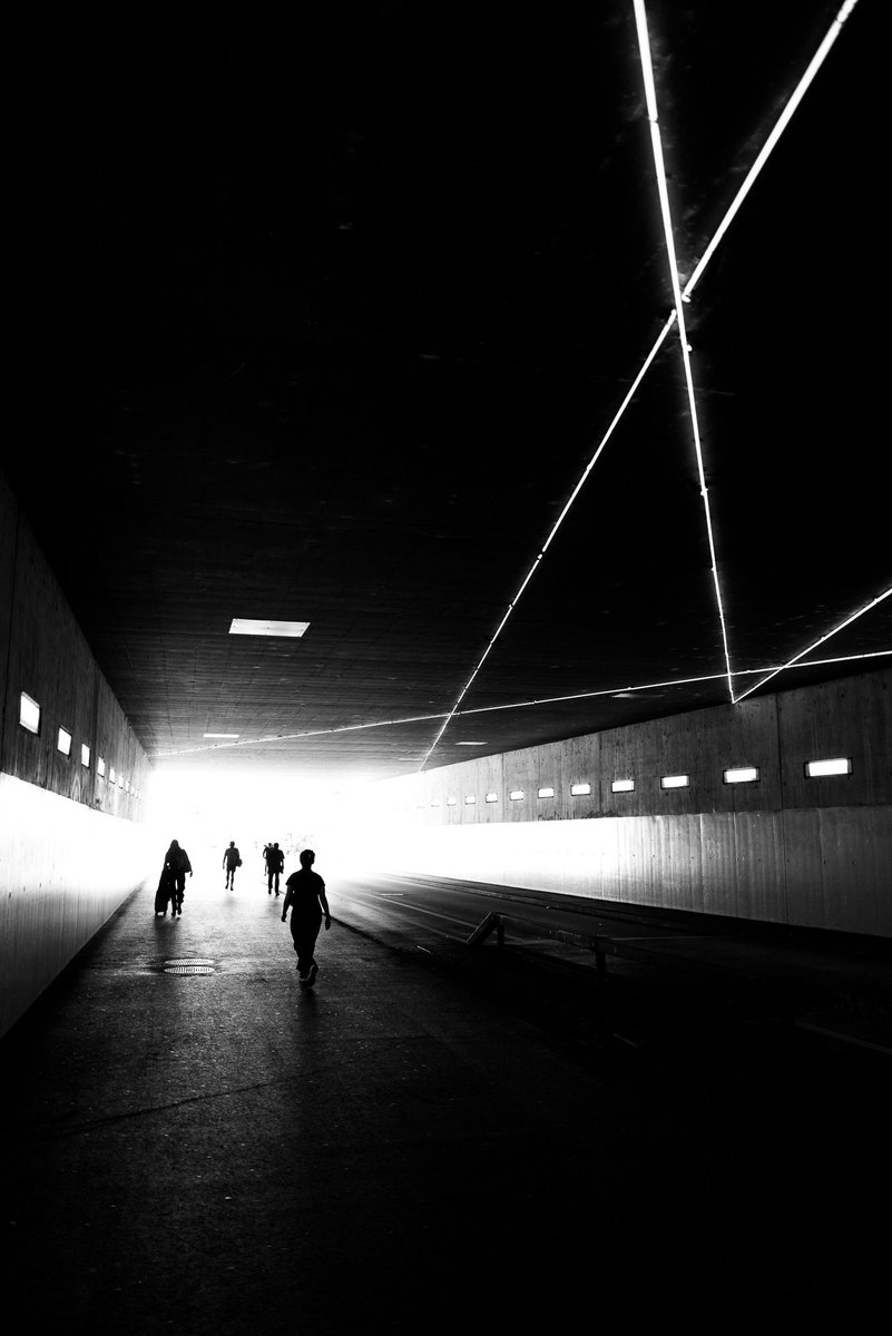 Silhouettes and leading lines

Copyright Kieron Beatd

#streetphoto
#streetphotography #Leica #leadinglines #silhouettes