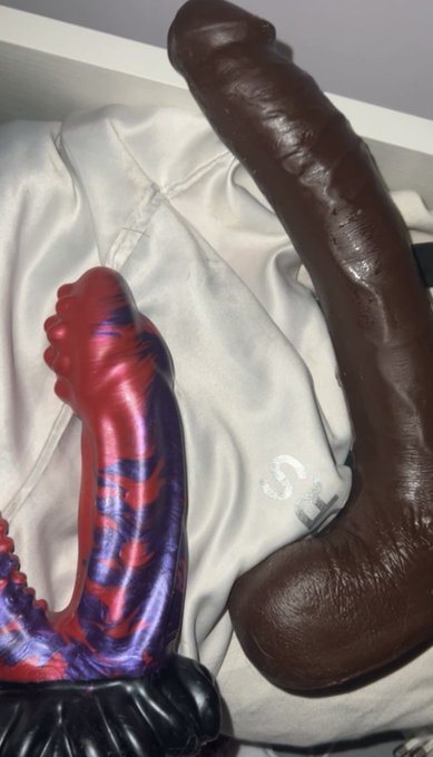 these 2, vibrating wand &amp; ok ima be greedy &amp; also add in a butt plug&hellip;. is heaven sent 🥹🥰 https://t.c<a href="/tag/psgfcb"class="tags"><span>#psgfcb</span></a><a href="/tag/psgbarca"class="tags"><span>#psgbarca</span></a>