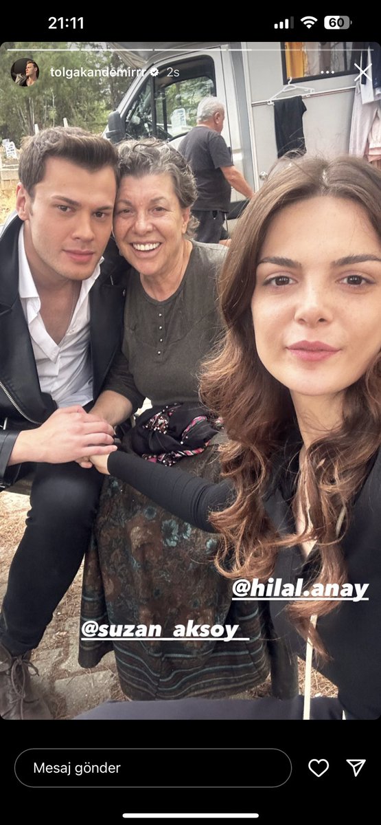 Sayın Valim <a href="/MustafaMasatli/">Mustafa Masatlı</a> <a href="/HatayValiligi/">T.C. Hatay Valiliği</a> Şahsi Meselem adlı film oyuncularının biz sevdiklerini kaybedenlerle dalga geçer gibi yaptığı açıklamalardan, enkazlarımızı dekor olarak kullanmalarından sonra mezarlıktan gülerek fotoğraf atmalarını kabullenemiyoruz! Sesimizi duyun!