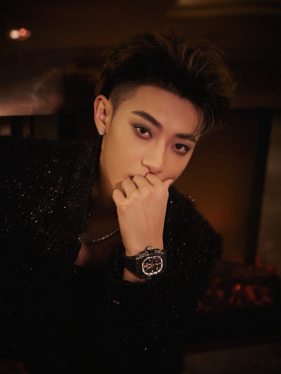 Sinicissm's tweet photo. ᅠ
ᅠ
    Good evening lovely people 🖤
   Hope everyone is enjoying their
   sunday with well deserved rest. 
      I’ll relax with a glass of wine 
   before ending my day,cheers 🍷
ᅠ
ᅠ https://t.co/9pacSlUIkY
