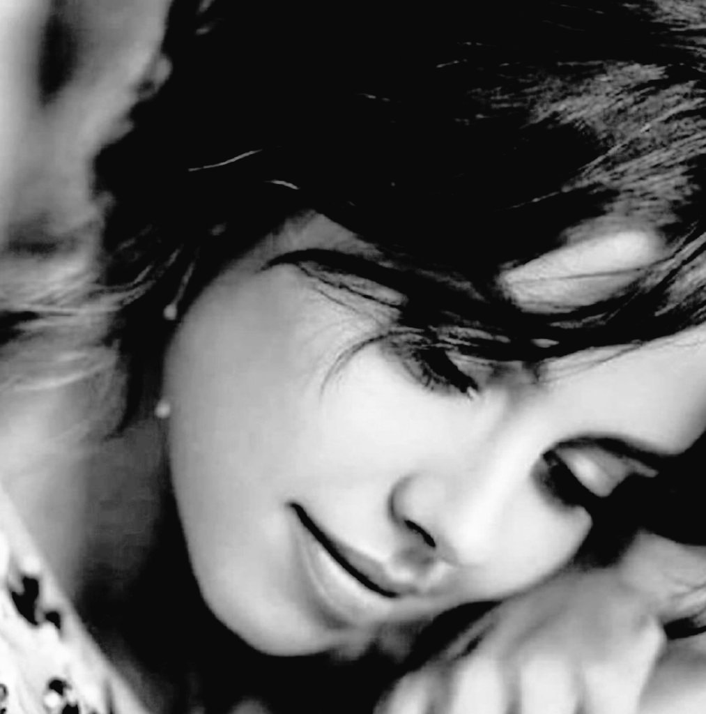 "No te enamores mucho , no
Quieras mucho, no te
Encariñes mucho, después
Ese mucho duele mucho."

Buenas noches Twitter a soñar bonito gente guapa 💋

#FelizNoche #FelizLunes #FelizSemana 🌹💫
#DavidBisbal #PodriaEstarPeor 🎼🎵
youtu.be/x9C284-oSo4?si… 🎼🎵🎼