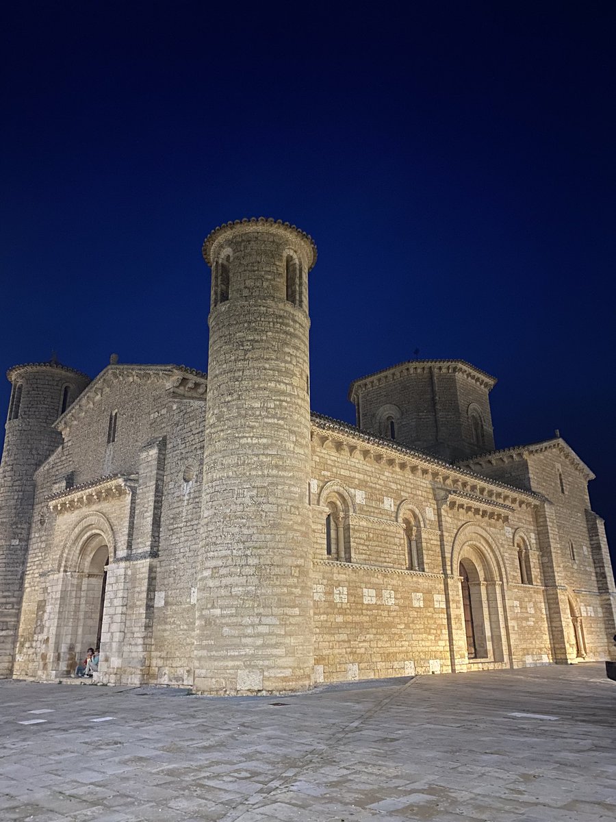 LaHuellaRomnica's tweet photo. Fin de una jornada muy románica 😍

Iglesia de San Martín de Frómista. https://t.co/x0b2jarLwe