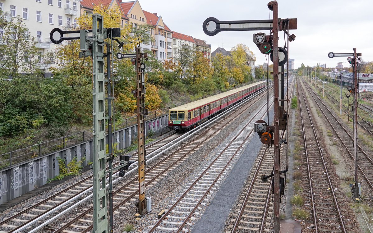gleis3a's tweet photo. Zum letzten Einsatztag der #BR485 einige Fotos vom heutigen Abschiedsspektakel 1/2 https://t.co/nXuMe2Ra9e