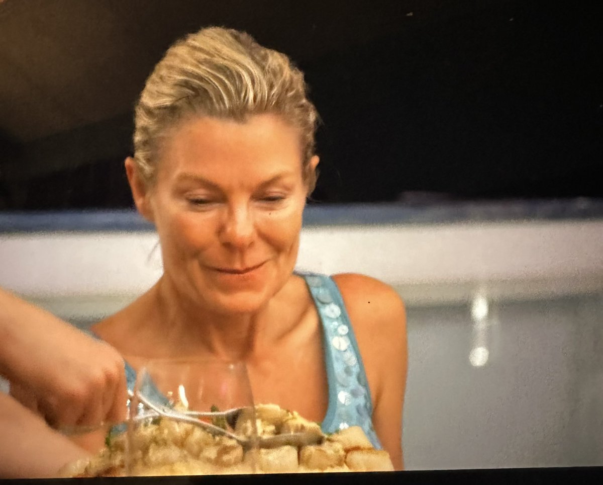 After missing the golden age of having <a href="/Kate_Chastain/">Kate Chastain</a> and <a href="/capthlr/">Captain Lee</a> on #BelowDeck after #Bravocon, I did some rewatching and just got to the episode where this lady says “chicken is for poor people” while wearing a sequin tank from DEB. And then got excited over…Scallops.