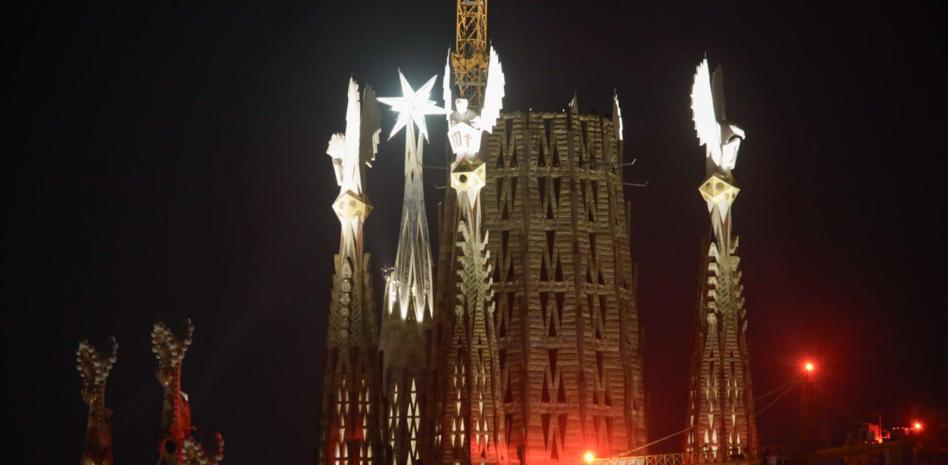 La Vanguardia (@lavanguardia) on Twitter photo La Sagrada Família ilumina las cuatro torres de los Evangelistas por primera vez
El emblemático monumento encara la recta final. Se acabará en el 2033.
✍️<a href="/Sarasansca/">Sara Sans Casanovas</a>
➡️lavanguardia.com/local/barcelon… La Sagrada Família ilumina las cuatro torres de los Evangelistas por primera vez
El emblemático monumento encara la recta final. Se acabará en el 2033.
✍️<a href="/Sarasansca/">Sara Sans Casanovas</a>
➡️lavanguardia.com/local/barcelon…