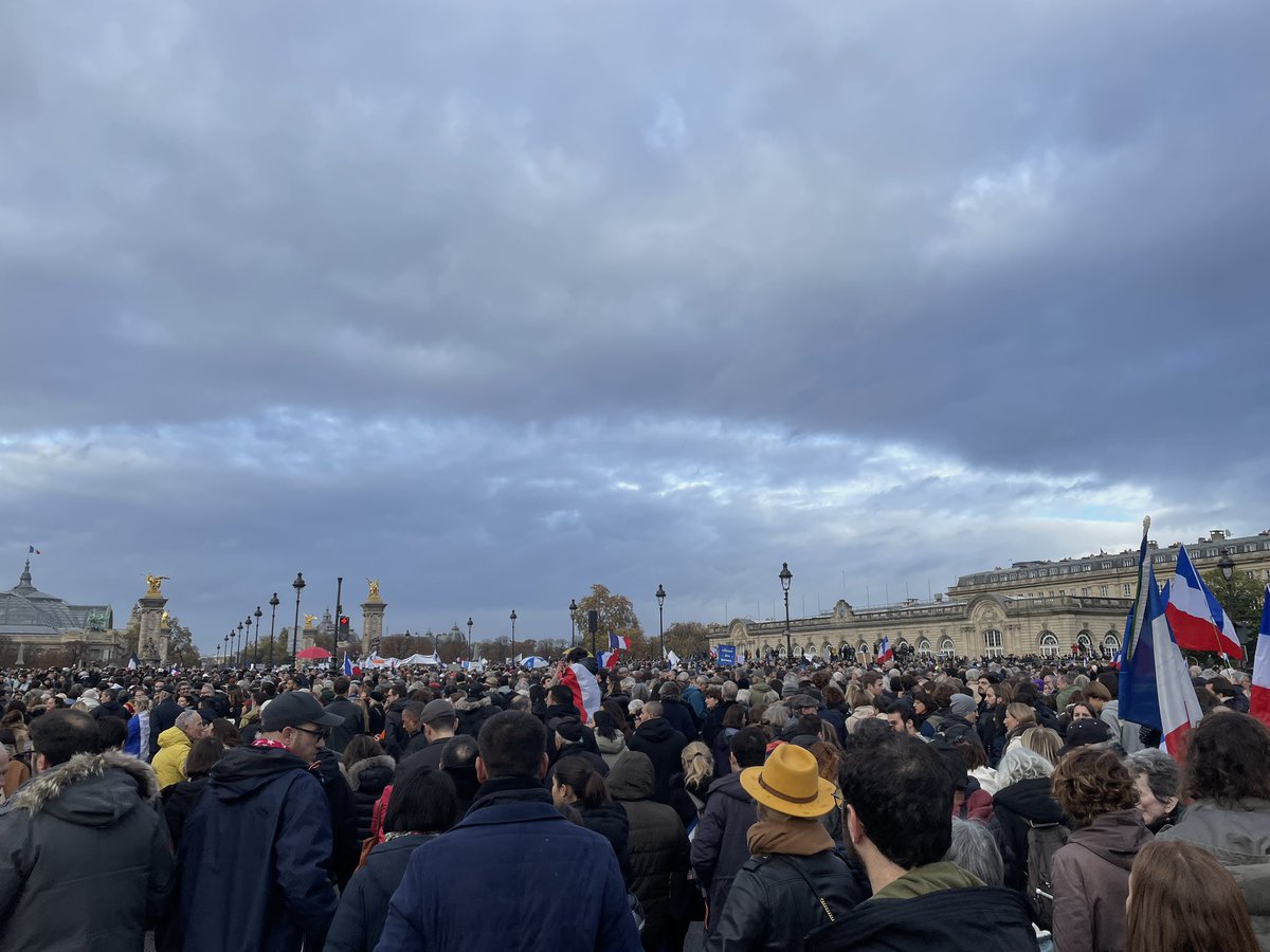 vkaminka's tweet photo. « Refus inconditionnel de l’#antisemitisme », « Soutien inconditionnel à la #Republique #laïque » 
Tout est dit. 
La liberté de conscience de chacun passe hélas par la liberté d’inconscience de beaucoup.
#citoyen #valeurs #republicaines #devoirdememoires #Paris121123 https://t.co/A9DxndX02s