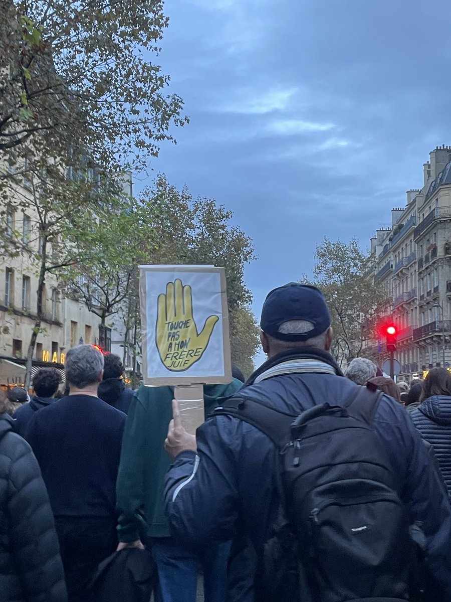 vkaminka's tweet photo. « Refus inconditionnel de l’#antisemitisme », « Soutien inconditionnel à la #Republique #laïque » 
Tout est dit. 
La liberté de conscience de chacun passe hélas par la liberté d’inconscience de beaucoup.
#citoyen #valeurs #republicaines #devoirdememoires #Paris121123 https://t.co/A9DxndX02s