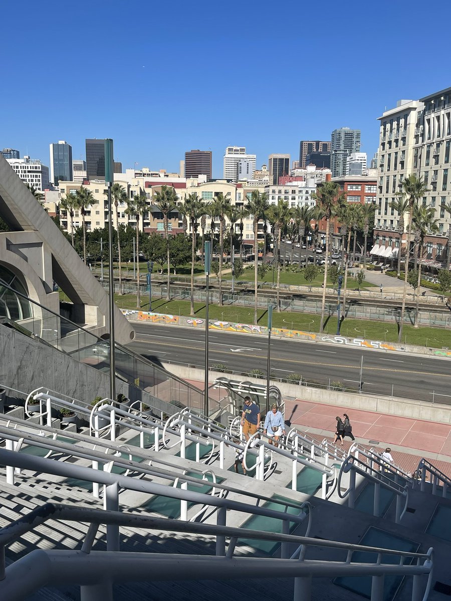DivaDrCross's tweet photo. #ACRConvergence in Beautiful Sunny #SanDiego! The views from the convention center though… #rheumrookie https://t.co/wJxxzWwhiS