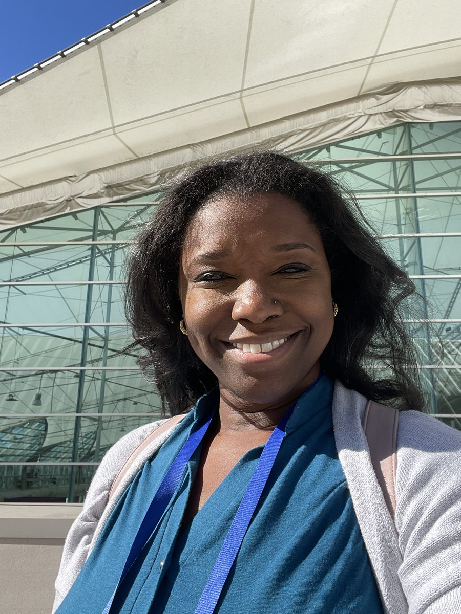 DivaDrCross's tweet photo. #ACRConvergence in Beautiful Sunny #SanDiego! The views from the convention center though… #rheumrookie https://t.co/wJxxzWwhiS