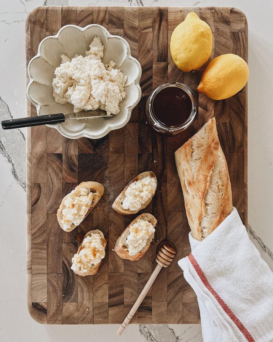 danielushka8's tweet photo. Each bite is a gentle tease to the taste buds, irresistible    #bakery     #Monday https://t.co/Wzaw152f8f